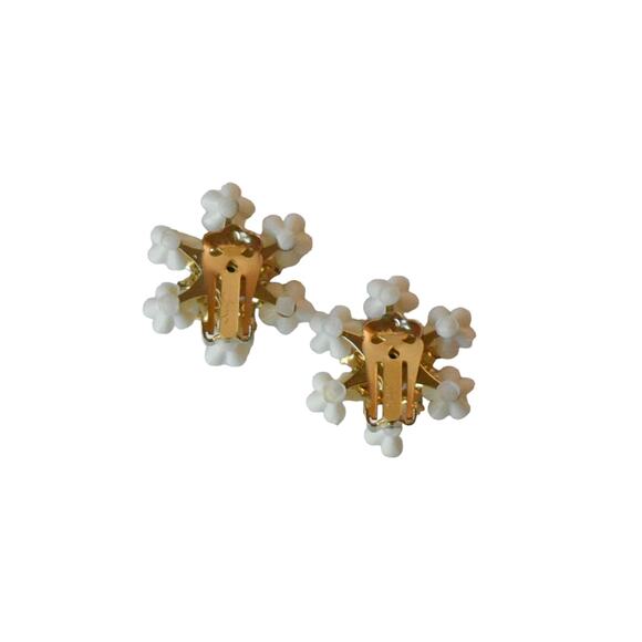 1950s Coro White Plastic Pastel Rhinestones Flower Floral Cluster Clip Earrings - Picture 3 of 4